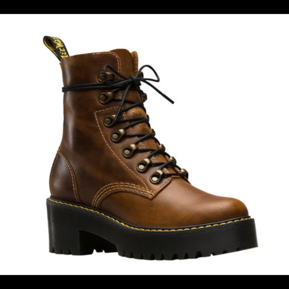 DR. MARTENS Boots Leona BROWN